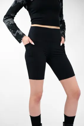 Essential Biker Shorts - Black