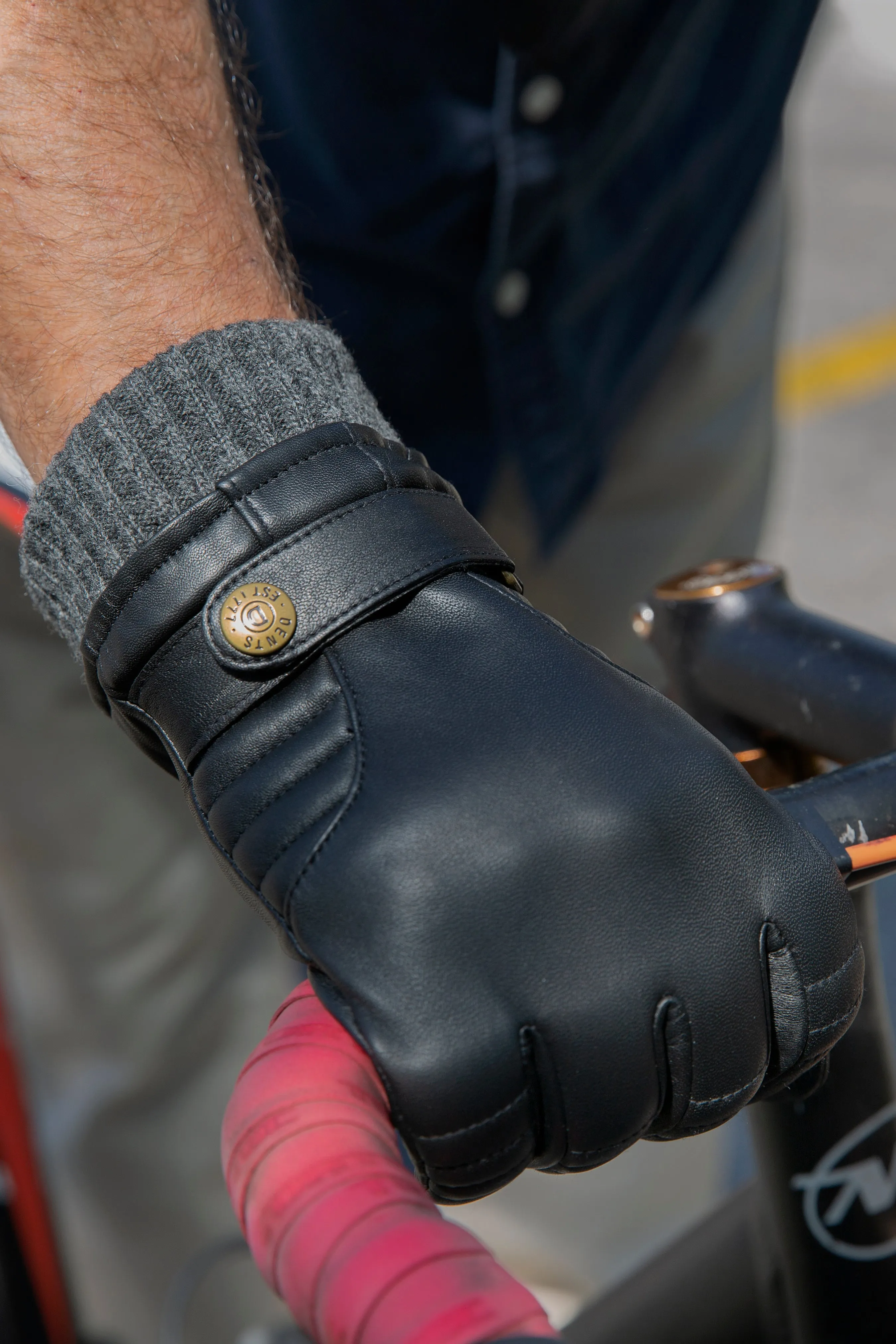 Men’s Touchscreen Lined Leather Gloves with Stitch Detail