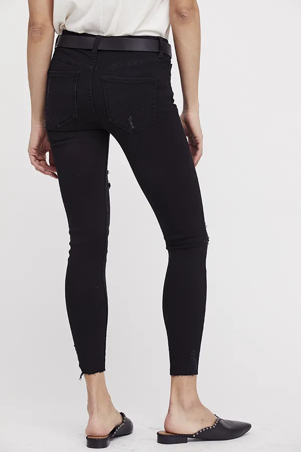 SHARK BITE SKINNY JEANS - BLACK